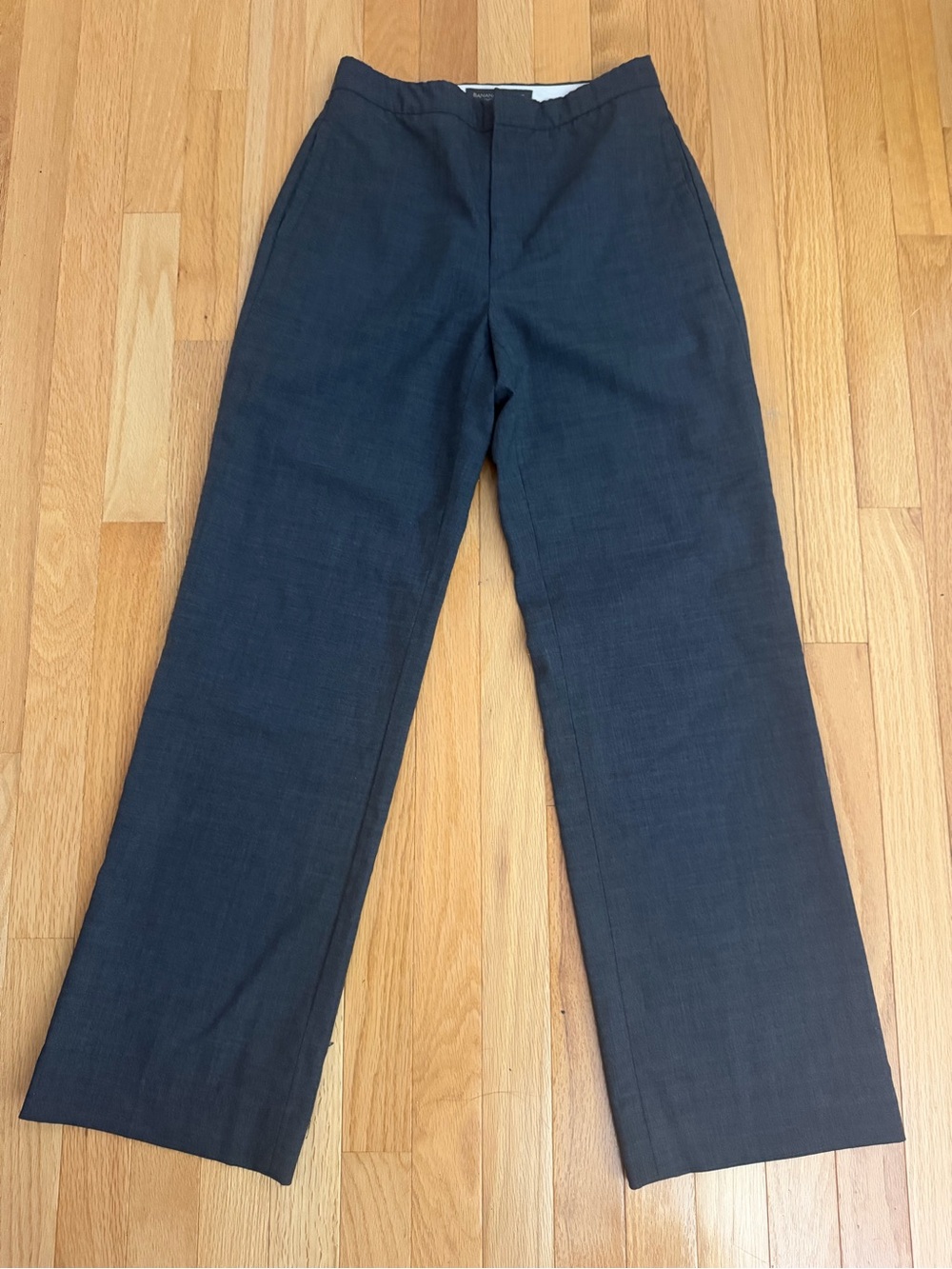 Women's Classic Straight-Leg Dress Pants in Dark Gray